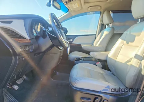 2015 Toyota Sienna Xle z USA, uszkodzony, nr VIN 5TDDK3DC8FS113010